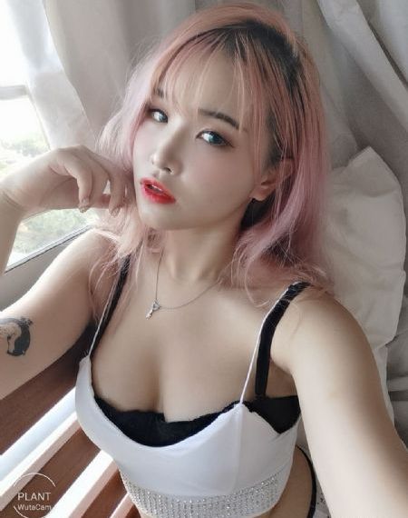 美女露出粉嫩嫩的奶头让男的爽快_BD英语在线播放